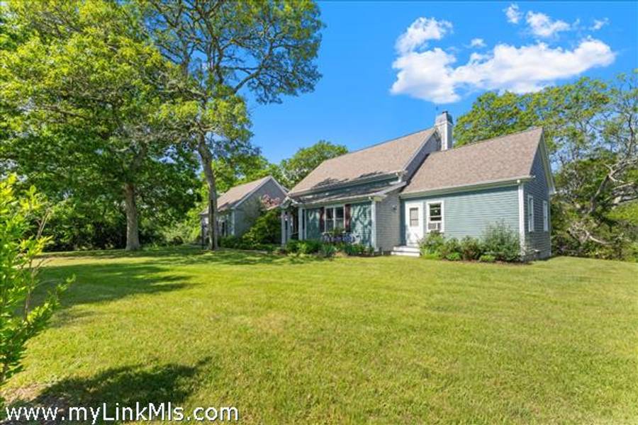 56 Bridle Path  Vineyard Haven
