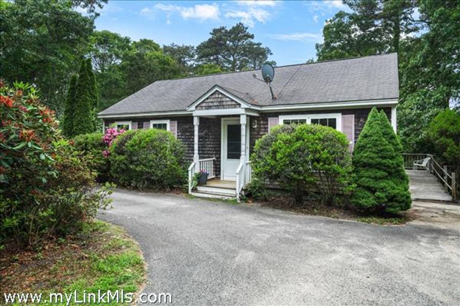 1- Onondaga Avenue  Oak Bluffs