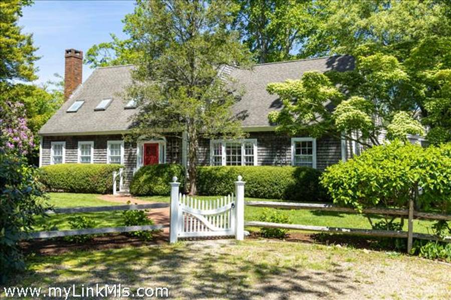 21 Woodlawn Avenue  Vineyard Haven