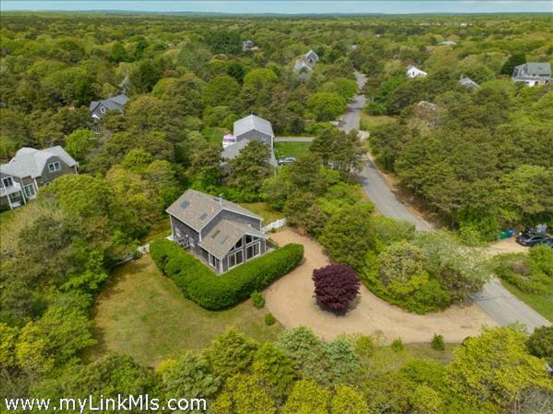 16- Schoolhouse Road  Edgartown