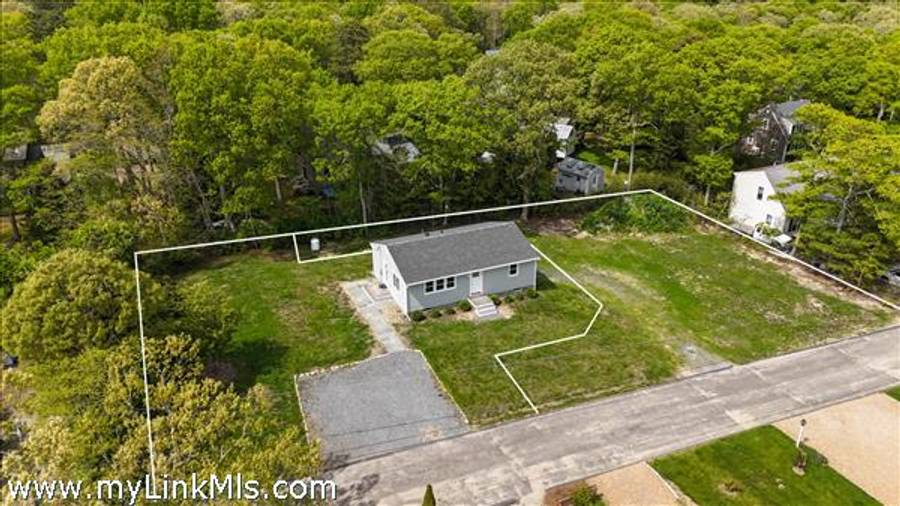 60 Bernard Circle  Vineyard Haven