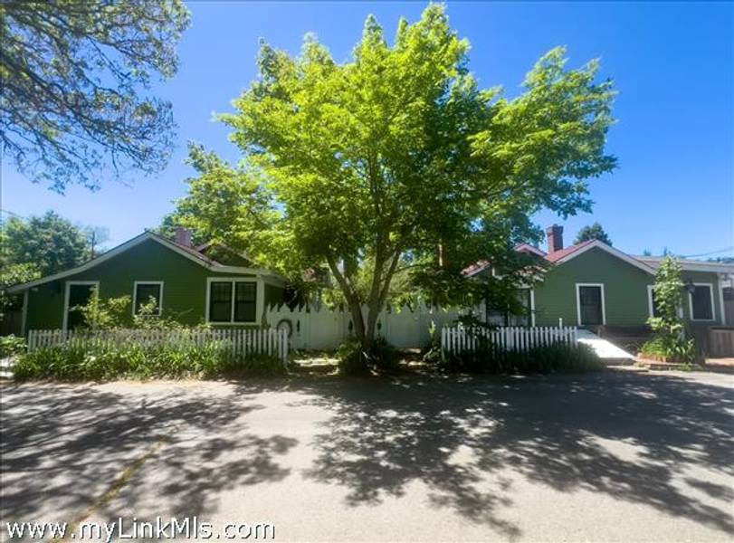 12-14 Maple Avenue  Oak Bluffs