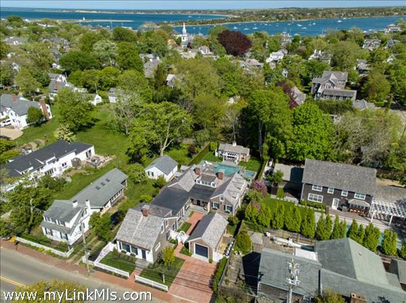 43 Peases Point Way S  Edgartown
