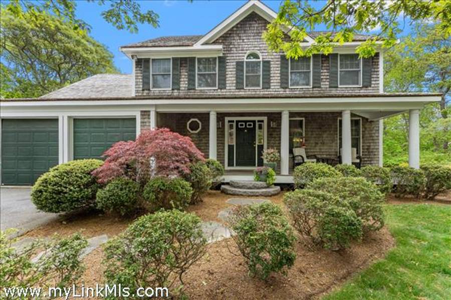 5 Bayes Hill Circle  Oak Bluffs