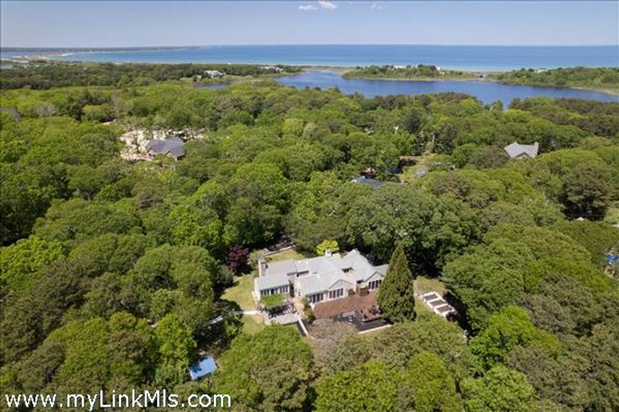 17 Oakdale Drive  Edgartown