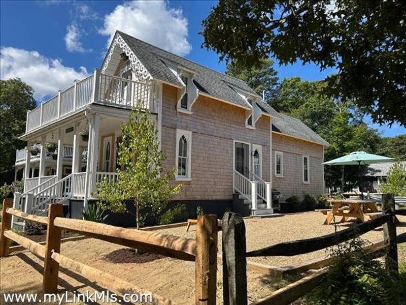 9 Brunswick Avenue  Oak Bluffs