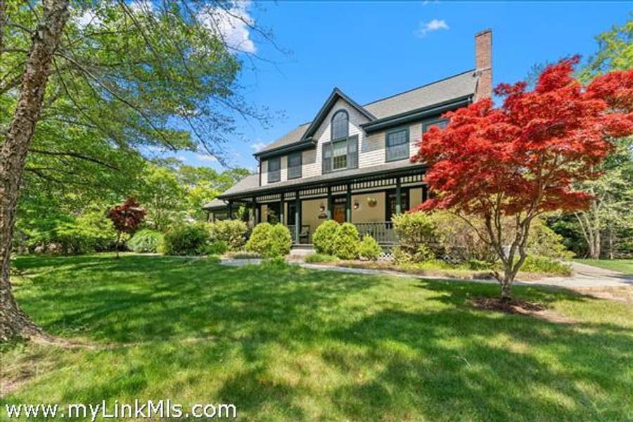 23 Crowell Lane  Vineyard Haven