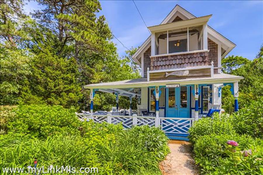 17 John Wesley Avenue  Oak Bluffs