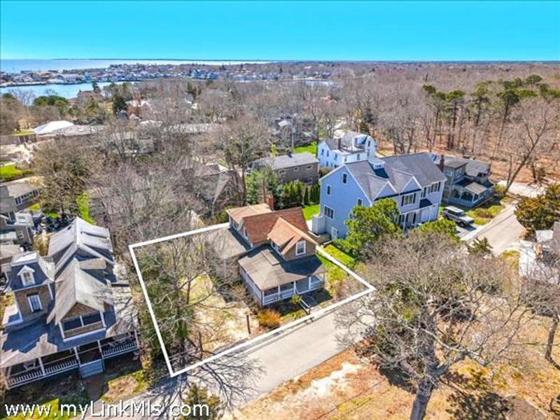 11 John Wesley Avenue  Oak Bluffs