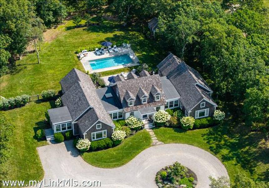 8 Paddock Road  Oak Bluffs