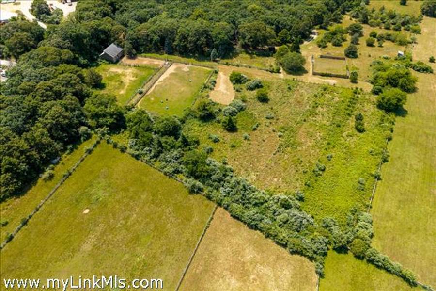 50 Iron Hill Road  Oak Bluffs