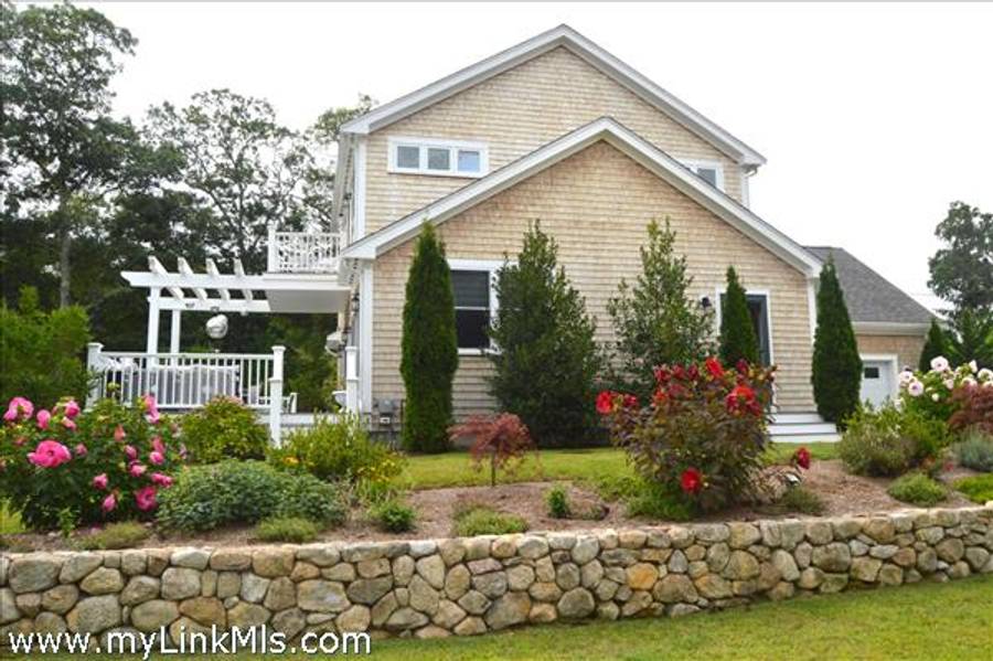 268 Tashmoo Avenue  Vineyard Haven