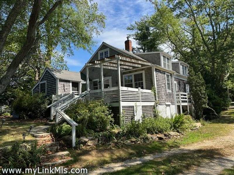 651 State Road  West Tisbury