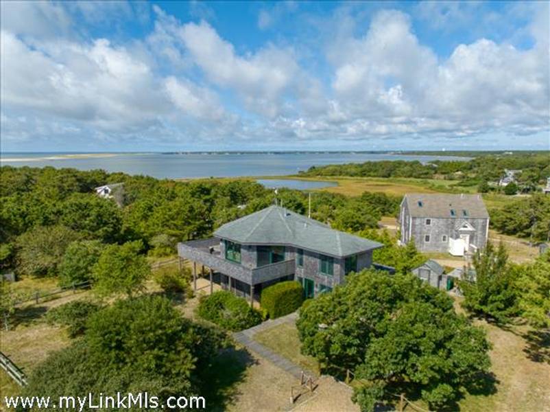 76 Washque Avenue  Edgartown