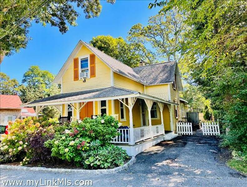 23- Laurel Avenue  Oak Bluffs
