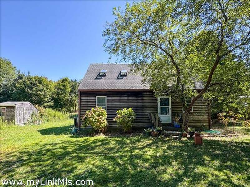 8 Hitchings Circle  Oak Bluffs
