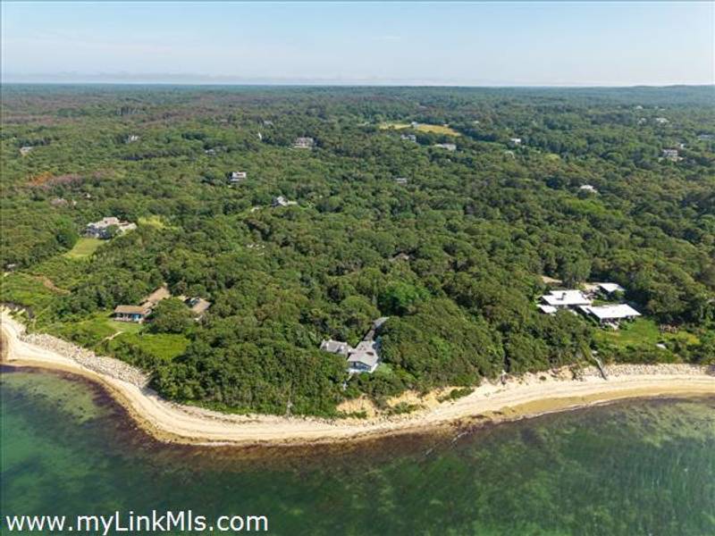 9 Beach Pebble Road  West Tisbury