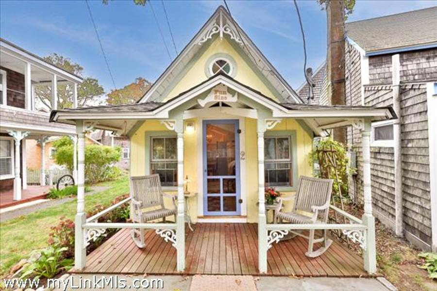 2 Lincoln Avenue  Oak Bluffs