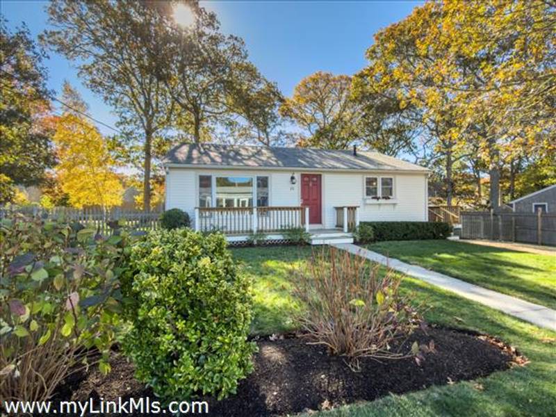 22 Clark Avenue   Vineyard Haven