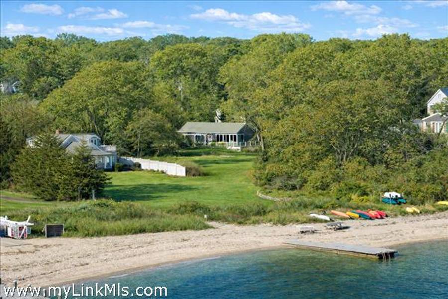 16 Frog Hollow  Vineyard Haven