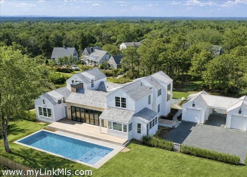 2 Lexington Avenue  Edgartown