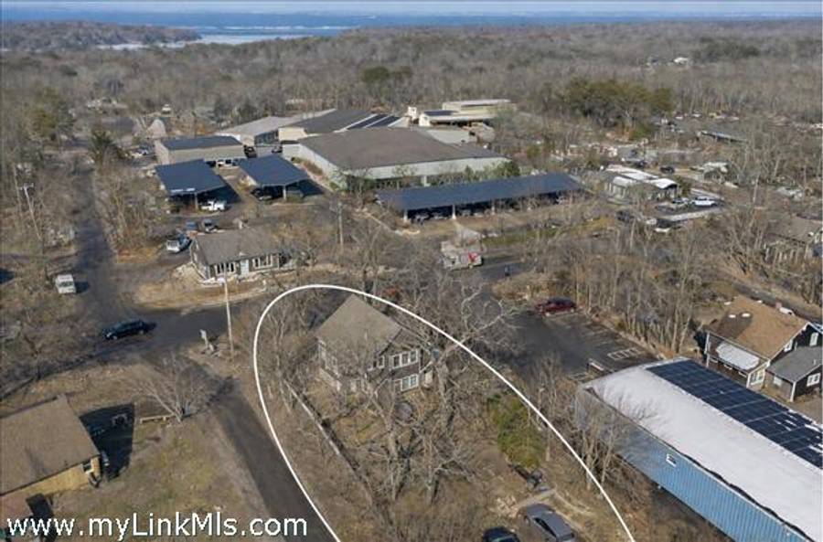 378 State Road  Vineyard Haven