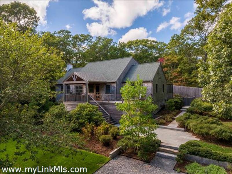 81- Leland Avenue  Vineyard Haven