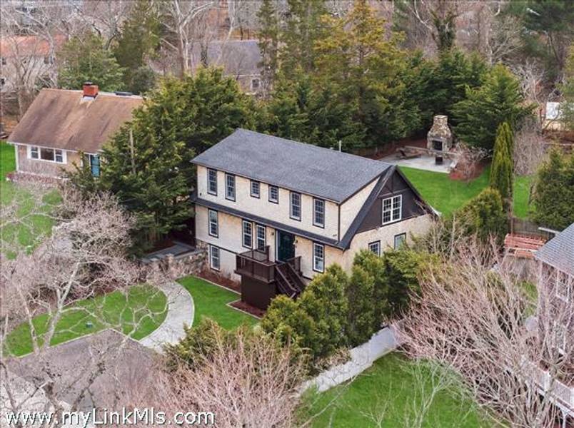 21 Davis Street  Vineyard Haven