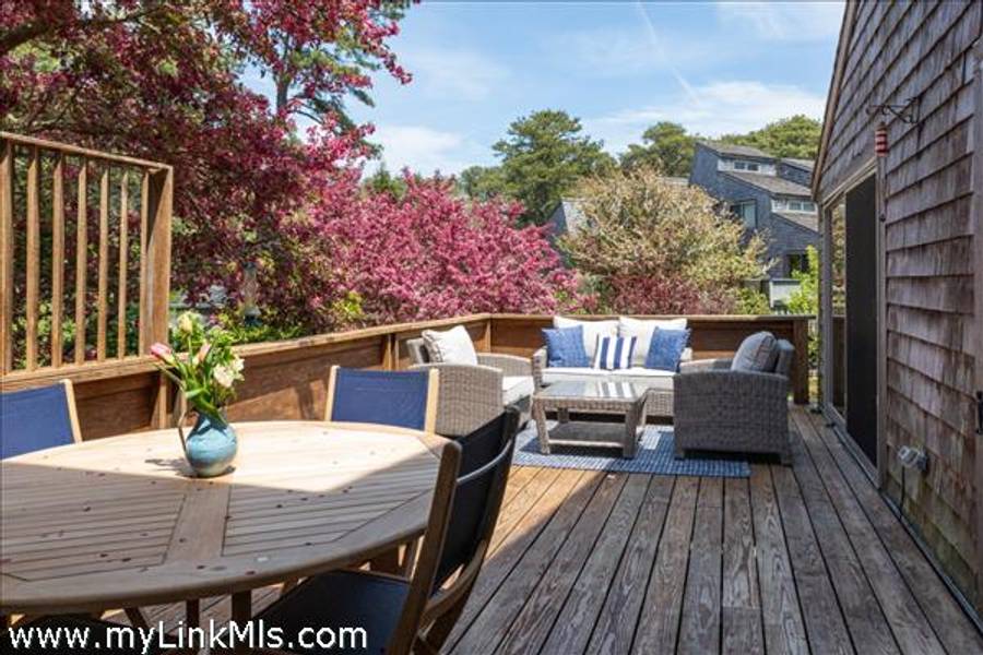 4 Quail Run 21 Oak Bluffs
