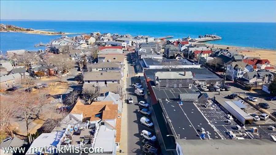 37 Circuit Avenue 5 Oak Bluffs