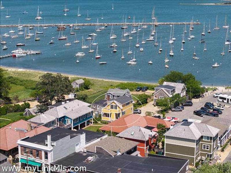 26- Union Court 7 Vineyard Haven