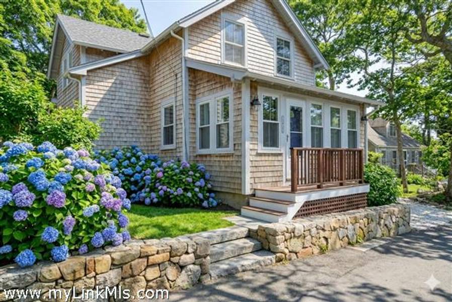 51 Summer Street  Vineyard Haven
