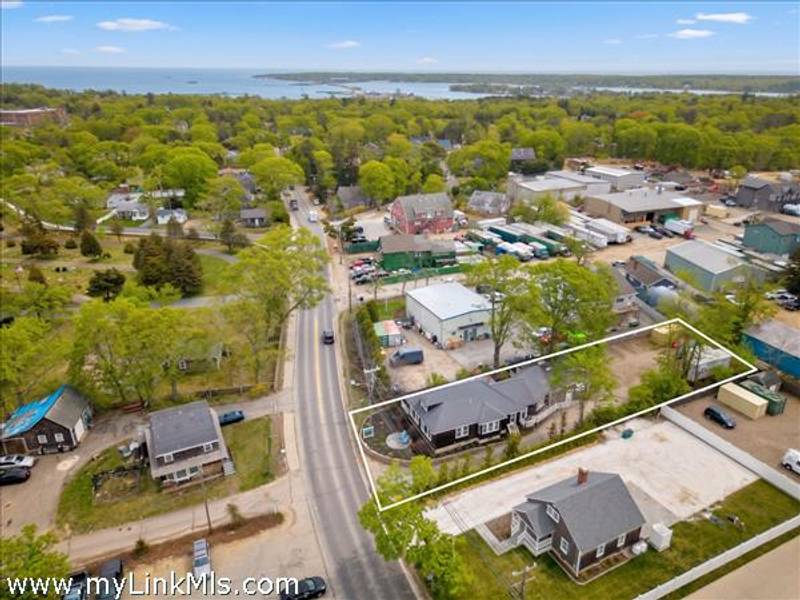 322 State Road  Vineyard Haven