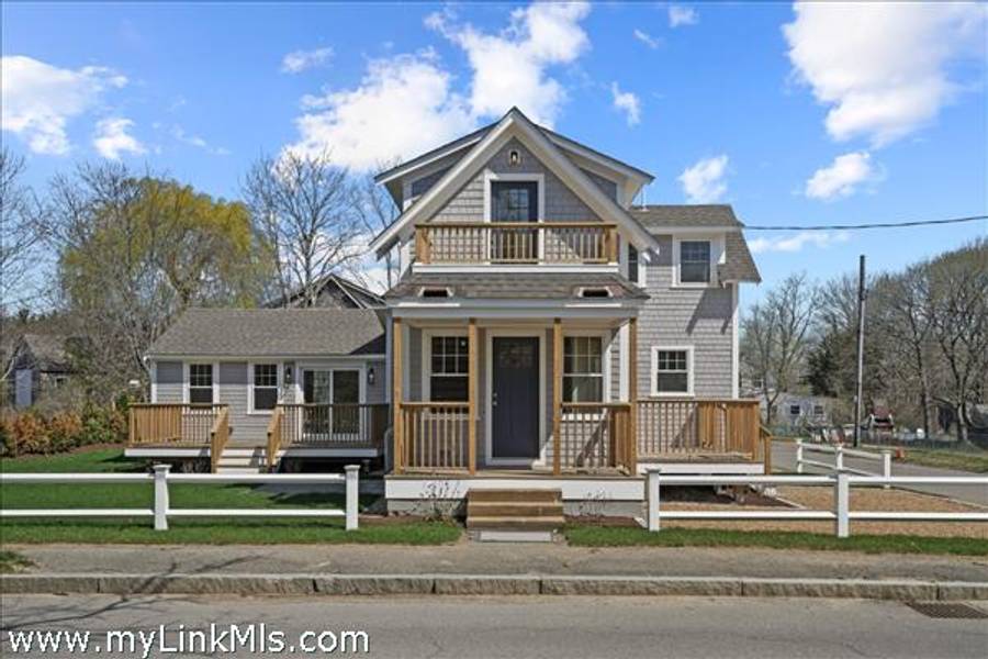 33 Vineyard Avenue  Oak Bluffs