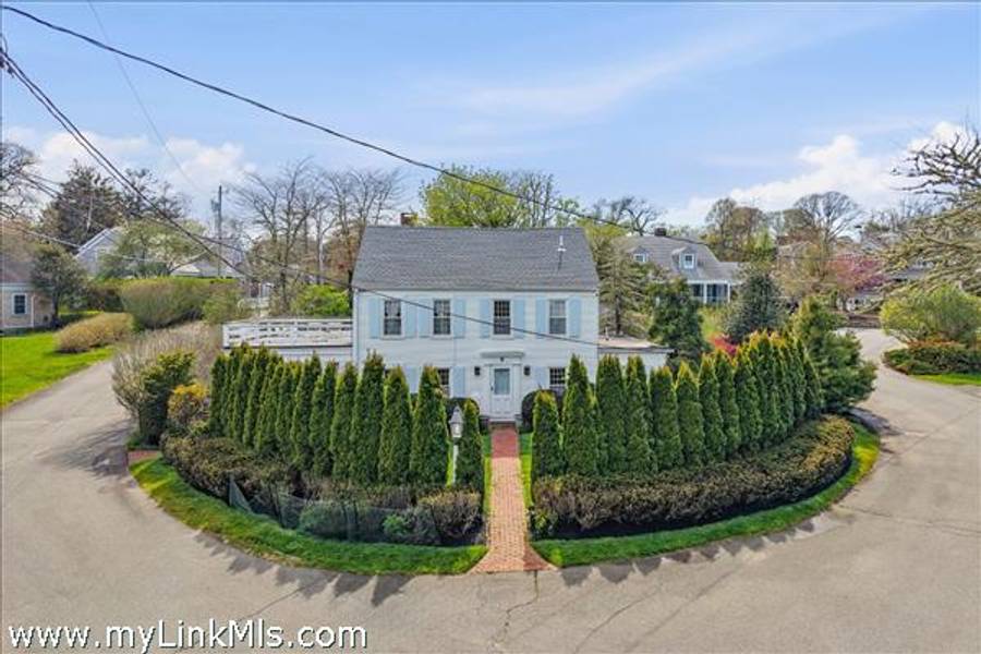 8 Atwood Circle  Edgartown